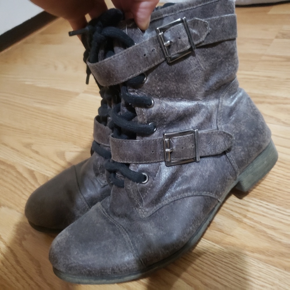 Buckle daytrip boots